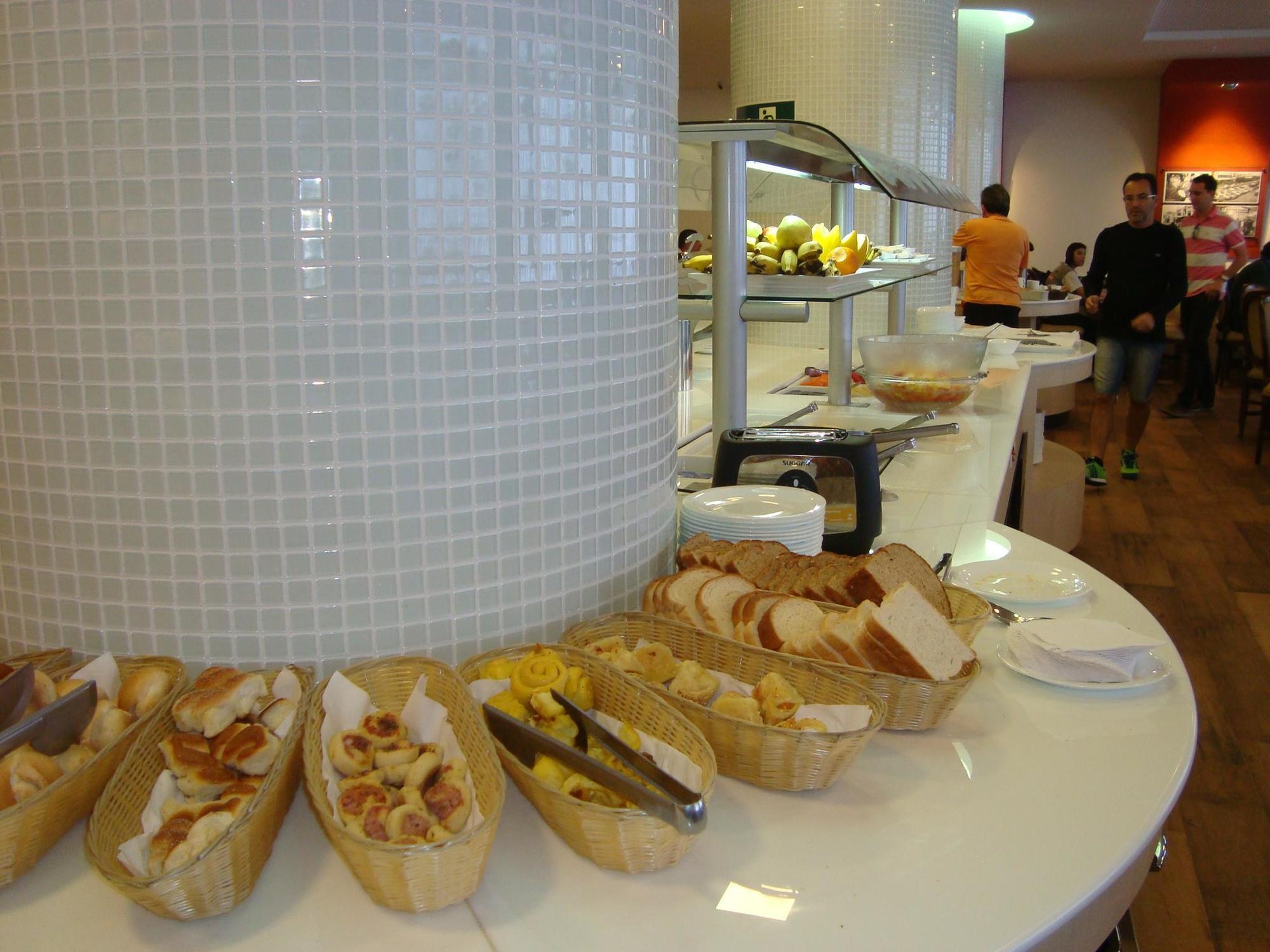 Normandy Hotel เบโลโอรีซอนชี ภายนอก รูปภาพ